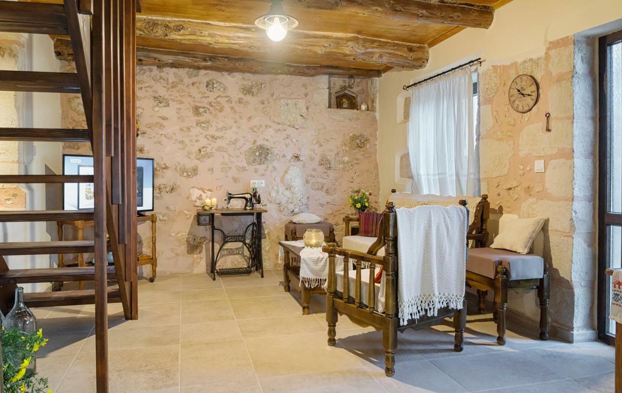 Holiday home Smaragda Stone *