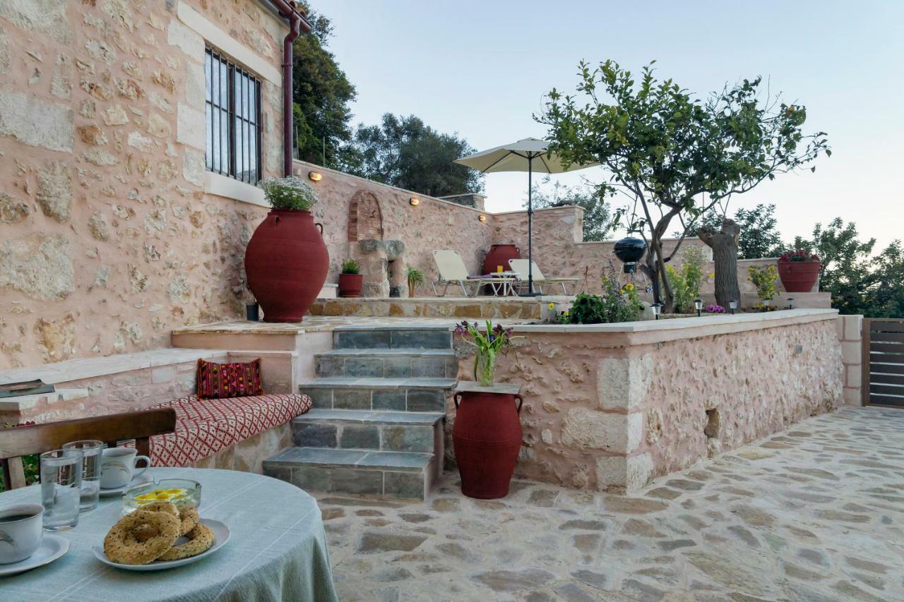 Holiday home Smaragda Stone *